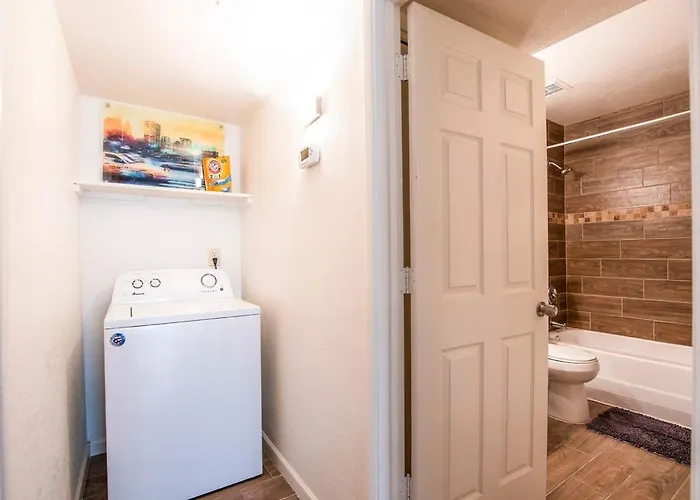 Holiday home 44a Modern Large 1bd W Heated Pool 44a
