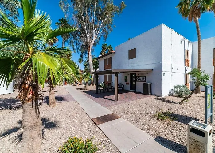 Holiday home 44a Modern Large 1bd W Heated Pool 44a