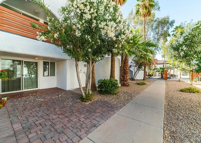 44a Modern Large 1bd W Heated Pool 44a *