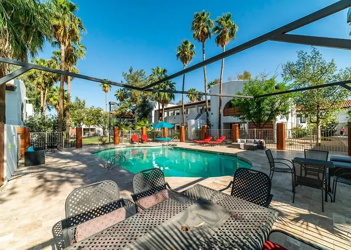 Holiday home 44a Modern Large 1bd W Heated Pool 44a